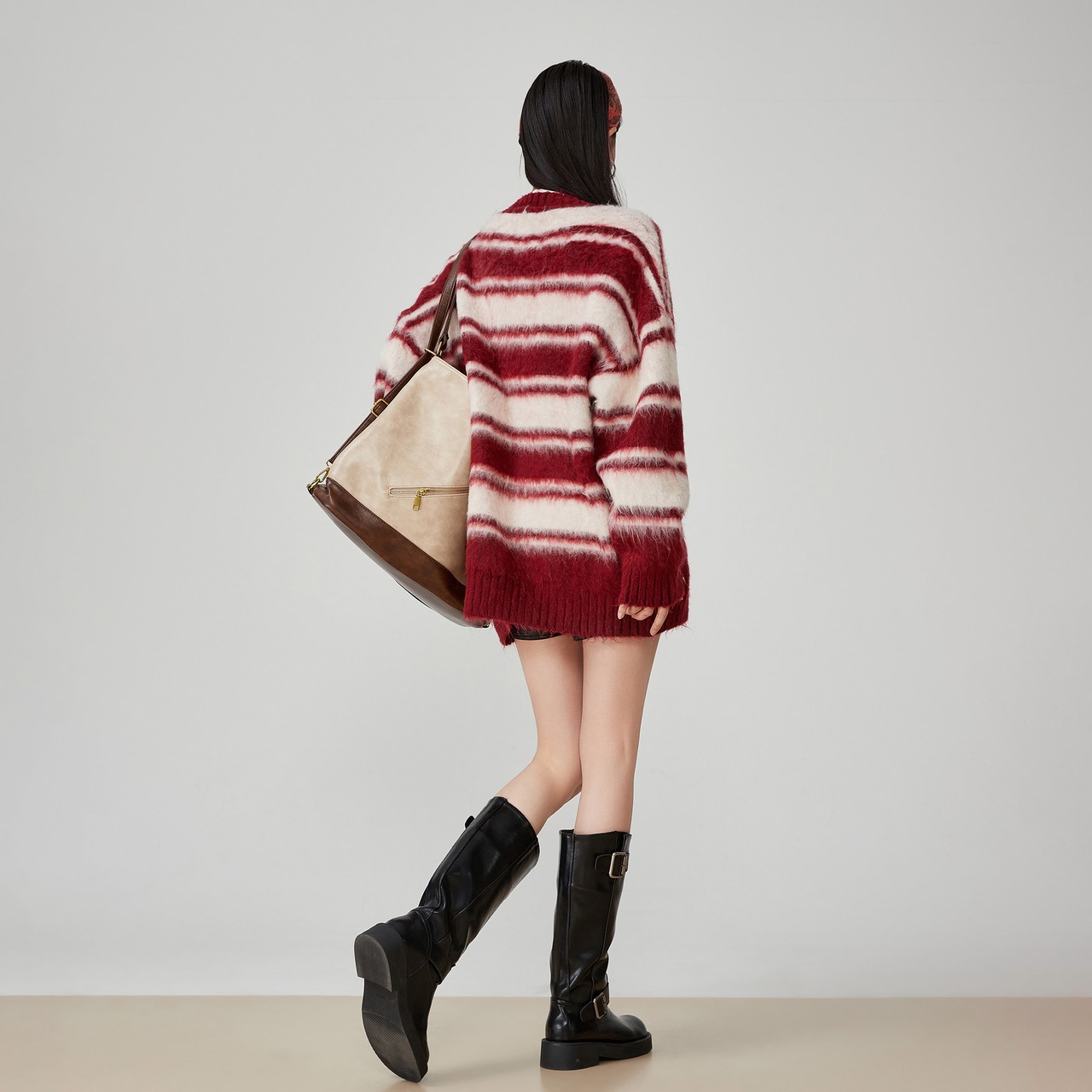 レッドボーダーVネックニット H0054