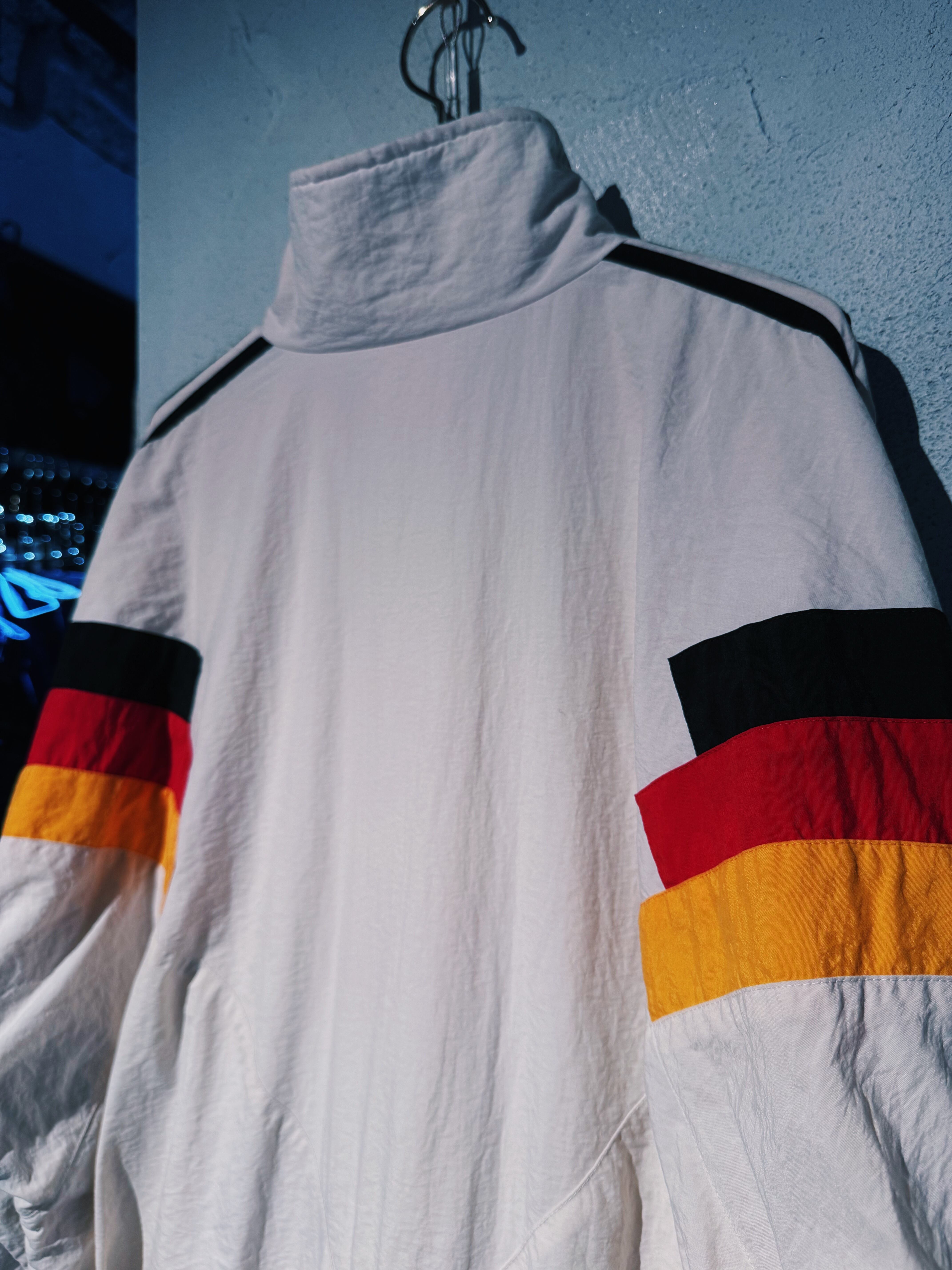 【D4C】80's "ADIDAS" German Football Association switching color nylon