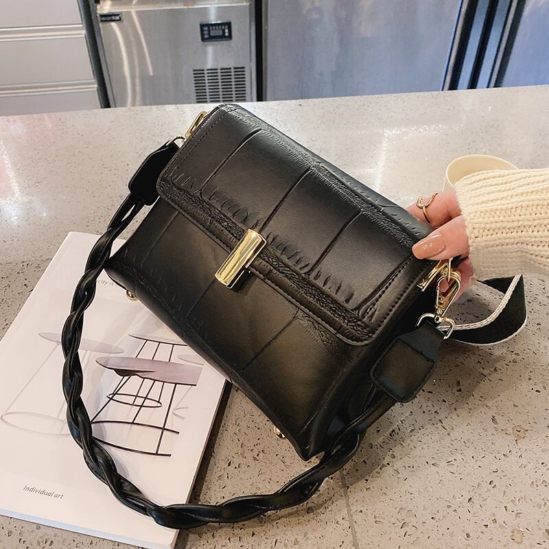 秋冬レトロスモールバッグメスバッグ2020新しい流行のファッションオールマッチインメッセンジャーバッグネットレッドワンショルダースモールスクエアバッグ Tiancai_Wing_Bag15974073261