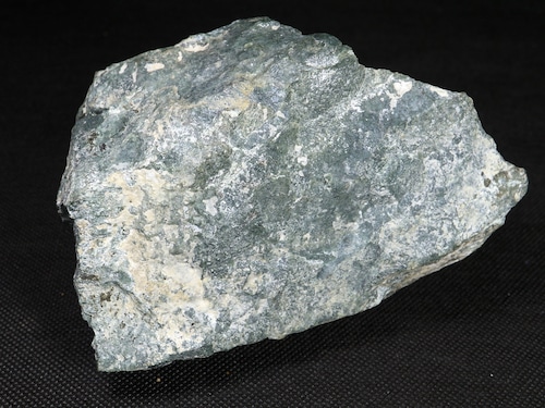 ずっしり！希少！ カリフォルニア産  硬玉 翡翠 原石 ジェダイト 961,4g JDT018 鉱物　天然石　パワーストーン  