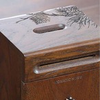 天然木 貯金箱 どんぐり装飾 コインバンク 木製 ナチュラル 小銭入れ 鍵付き 植物彫刻 インテリア雑貨