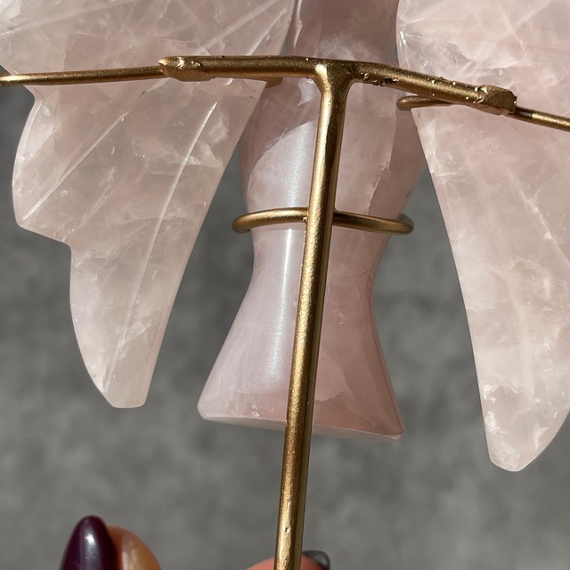 ブラジル・バイーア州産 ローズクォーツ エンジェル 彫刻｜天使｜スタンド付き