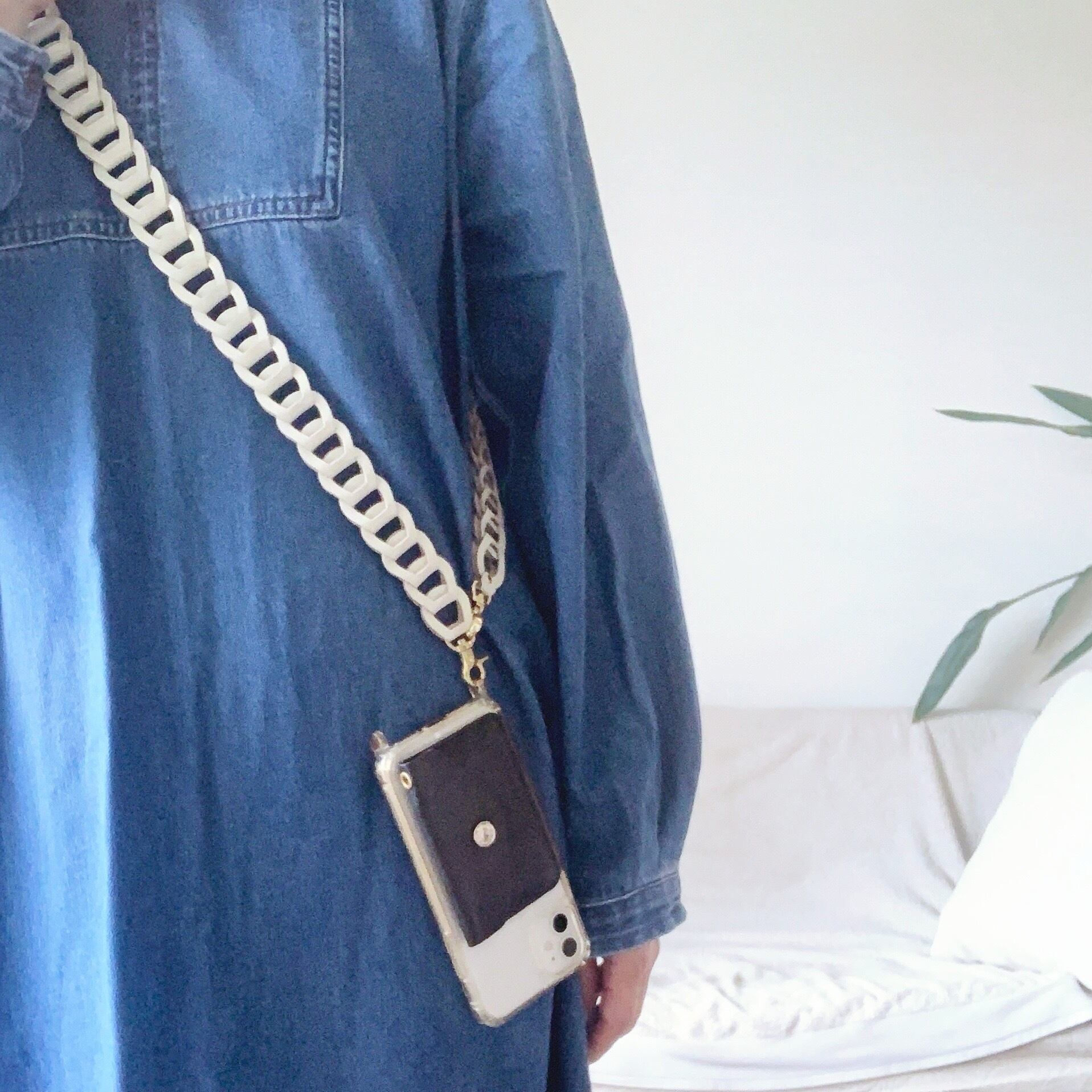Leather chainスマホショルダーストラップ(オフホワイト) | Allamanda