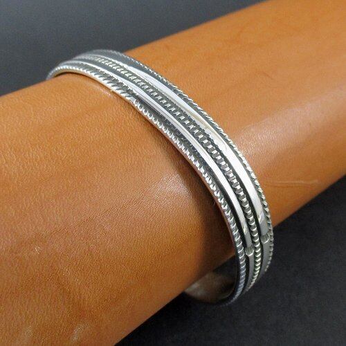 Navajo ブレスレット Bruce Morgan：チゼルワーク シルバー カフ