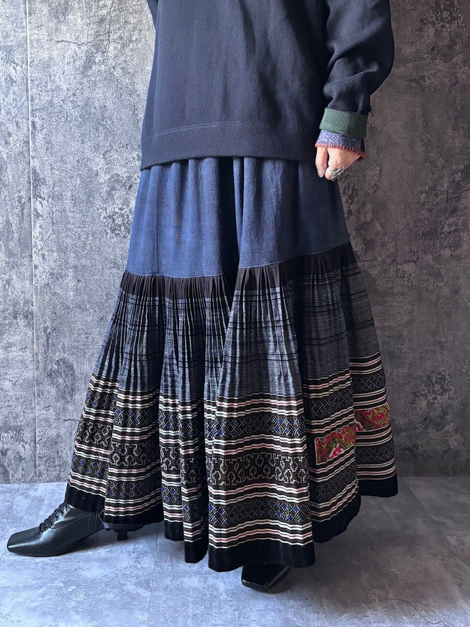 モン族スカート 077 ロング 裾ボリューム 贅沢に巻きスカート1枚使用