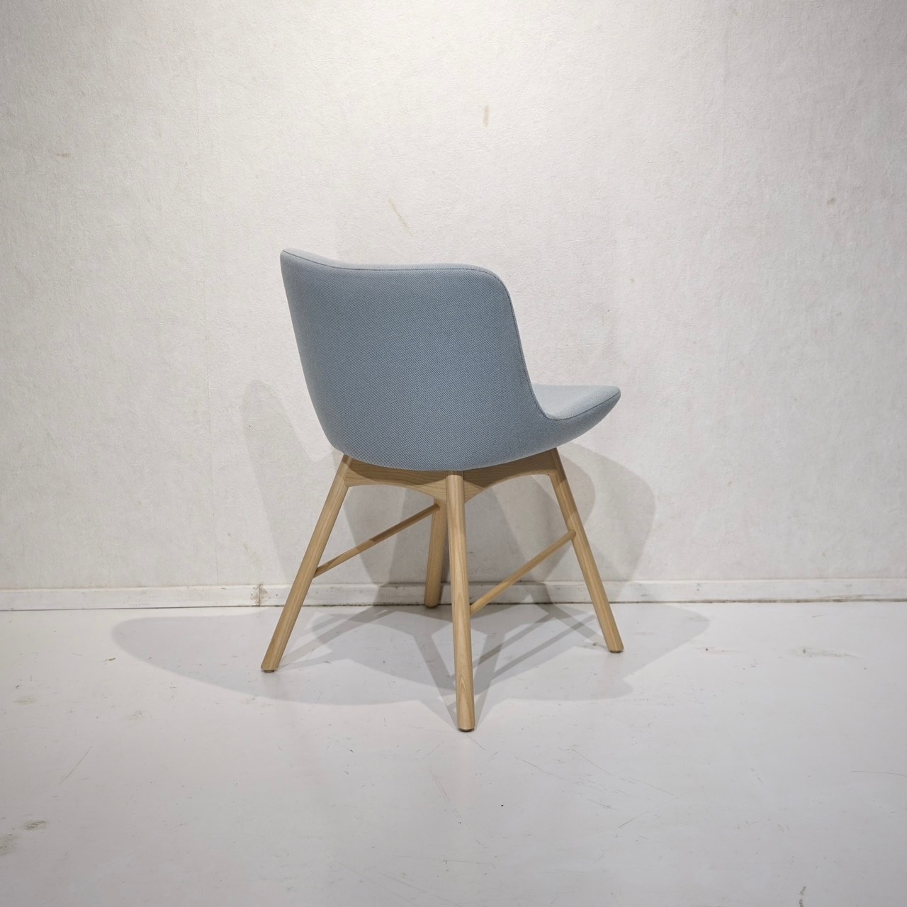 Bello Select ダイニングチェア アームレス チェア 椅子 ファブリック 木脚 北欧 ナチュラル モダン