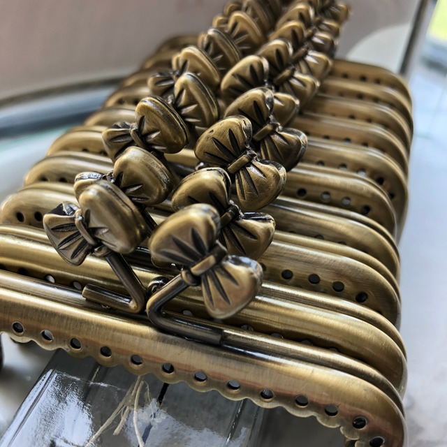 ◆送料無料◆0個セット◆可愛いリボンのがま口口金 8.5 角型 アンティークゴールド｜おしゃれで可愛いがま口口金が安い通販サイトBeautyWolf