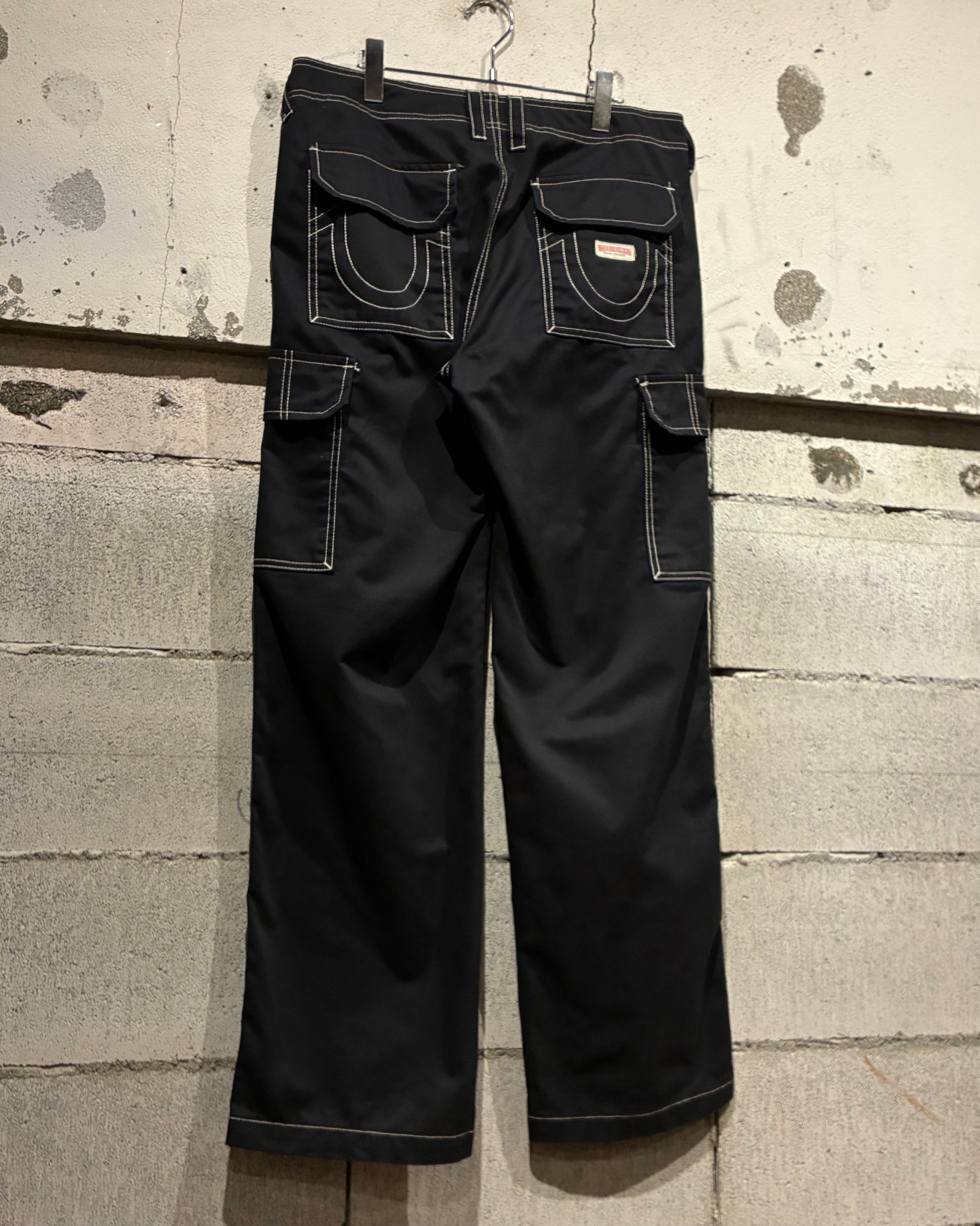 TRUE RELIGION カーゴパンツ　ブラック　新品 36 Caka otto】“TRUE RELIGION” White Logo Stitch Cargo Pants | Caka