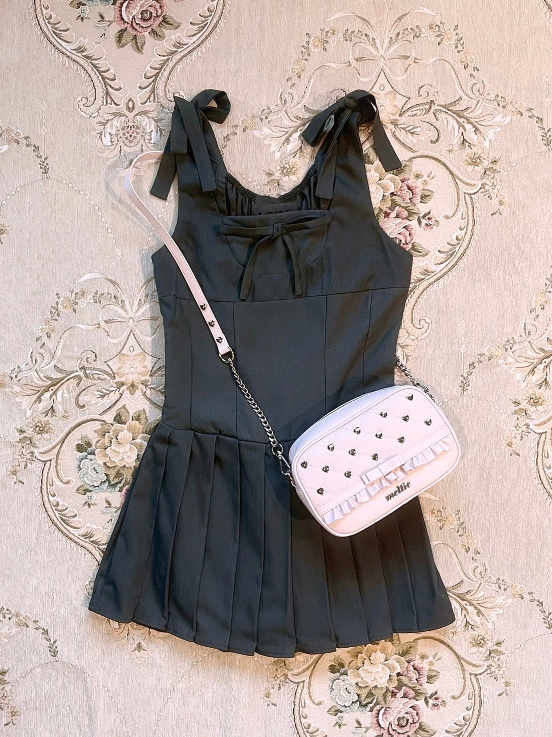 ribbon shoulder pleats op