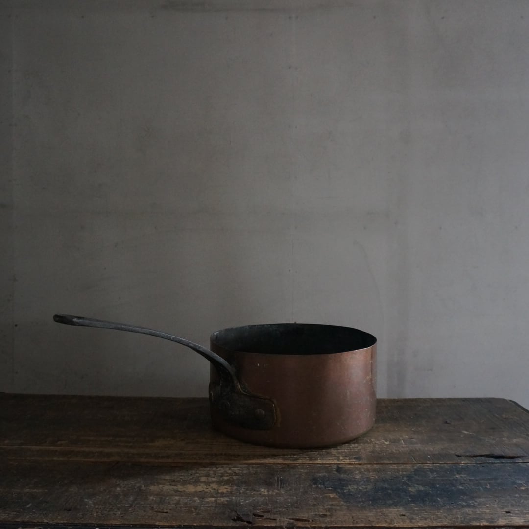 古いフランスの大きな銅鍋