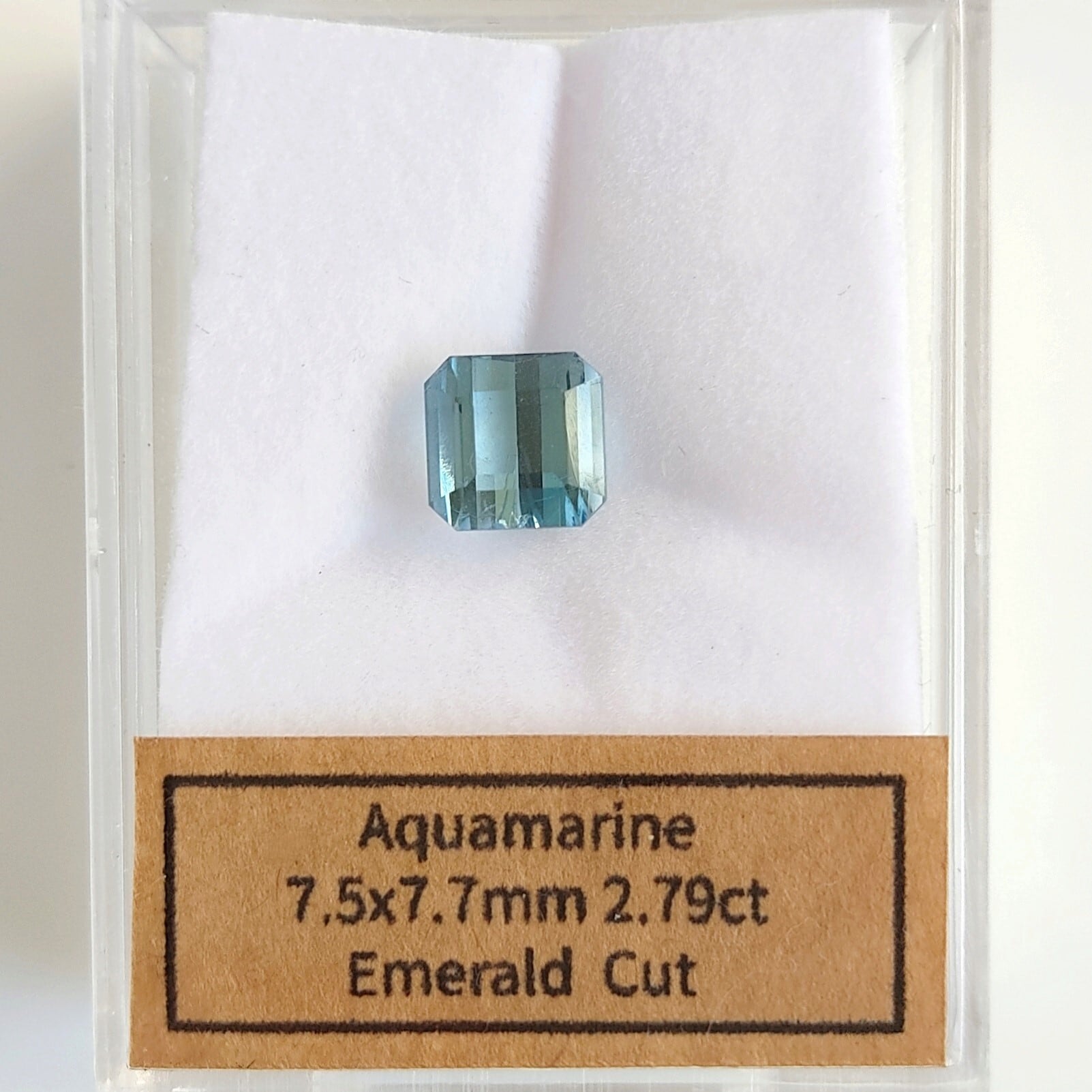 ブラジル産アクアマリン・ルース 2.785ct 7.5x7.7mm エメラルドカット