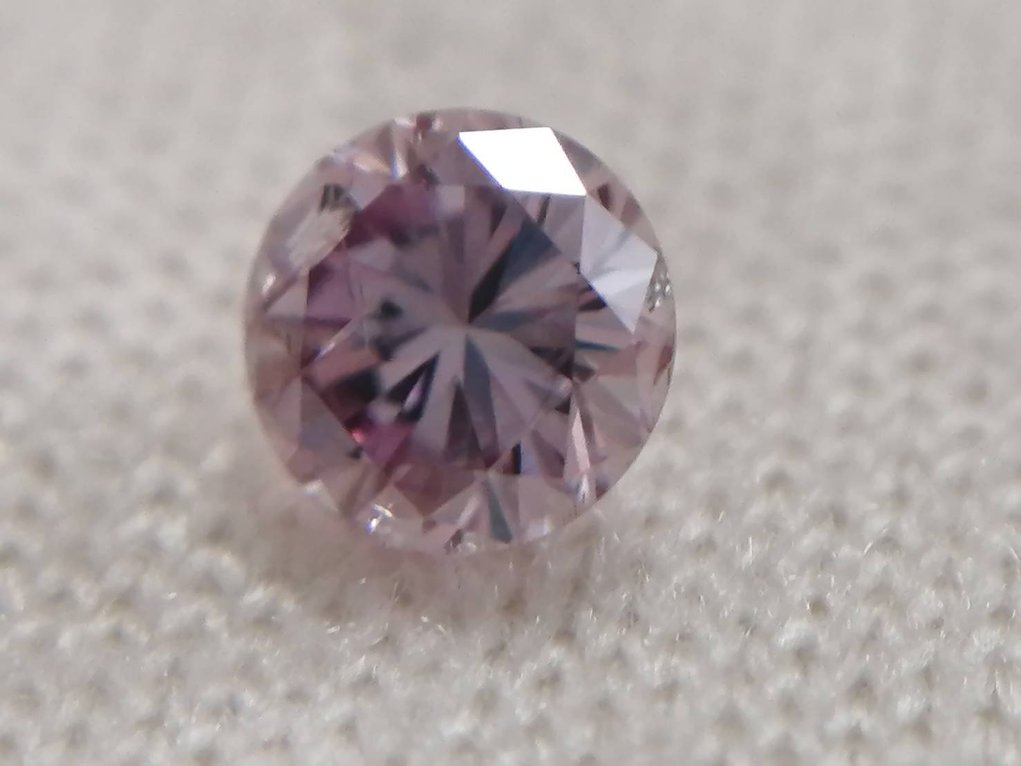 ピンクダイヤモンド 0.041ct Fancy Purple  Pink CGL