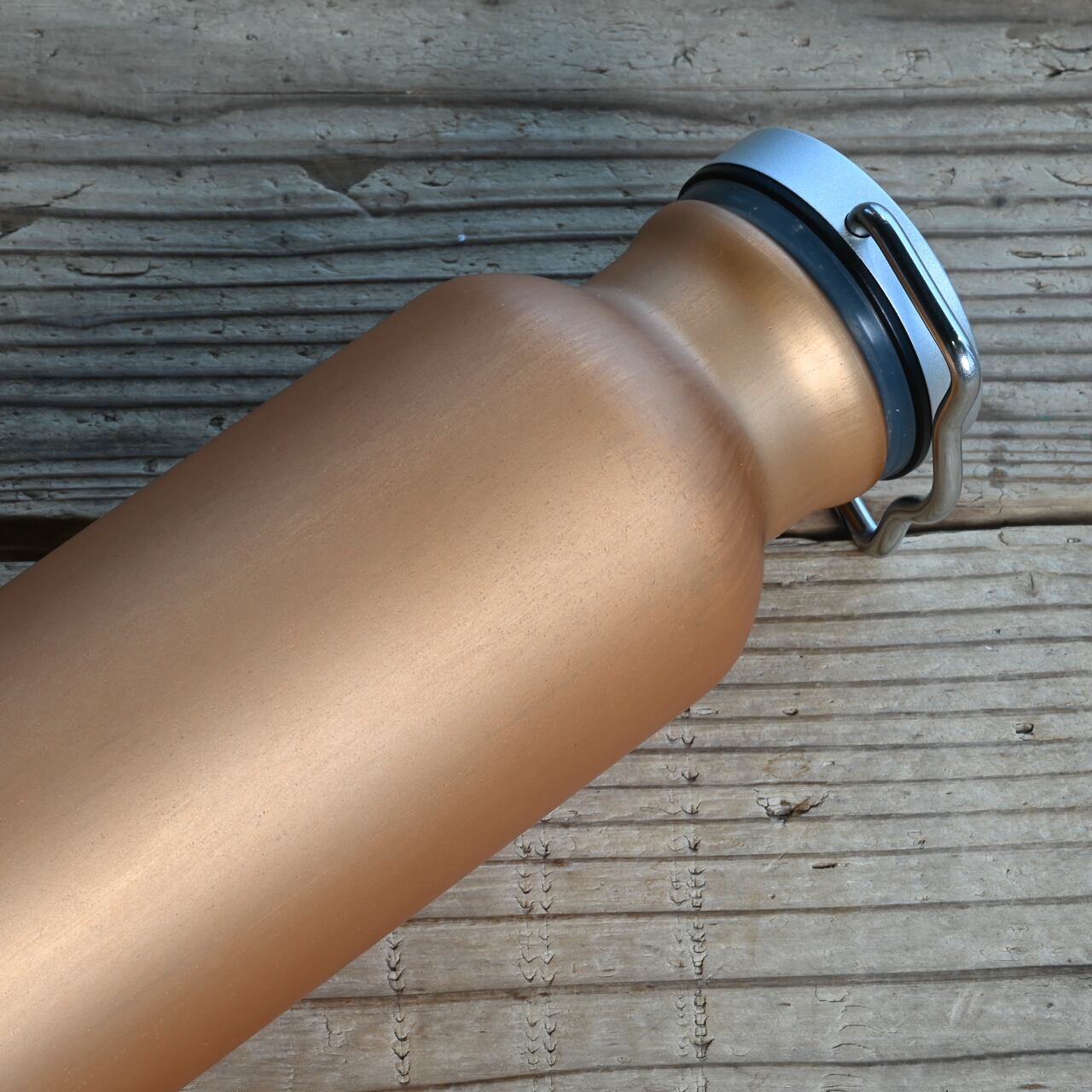 スイス製・エコで軽量なアルミ製ウォーターボトル【0.5L】3色》アルミ