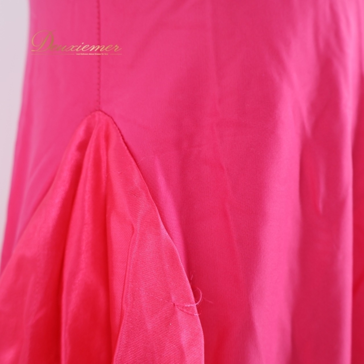 ベリーダンス オリエンタル 衣装 上下セット ピンク系 トップス スカート ベルト ラインストーン ビーズ 華やか セットアップ スリット イベント ステージ 豪華 装飾 鮮やか かわいい ダンス衣装