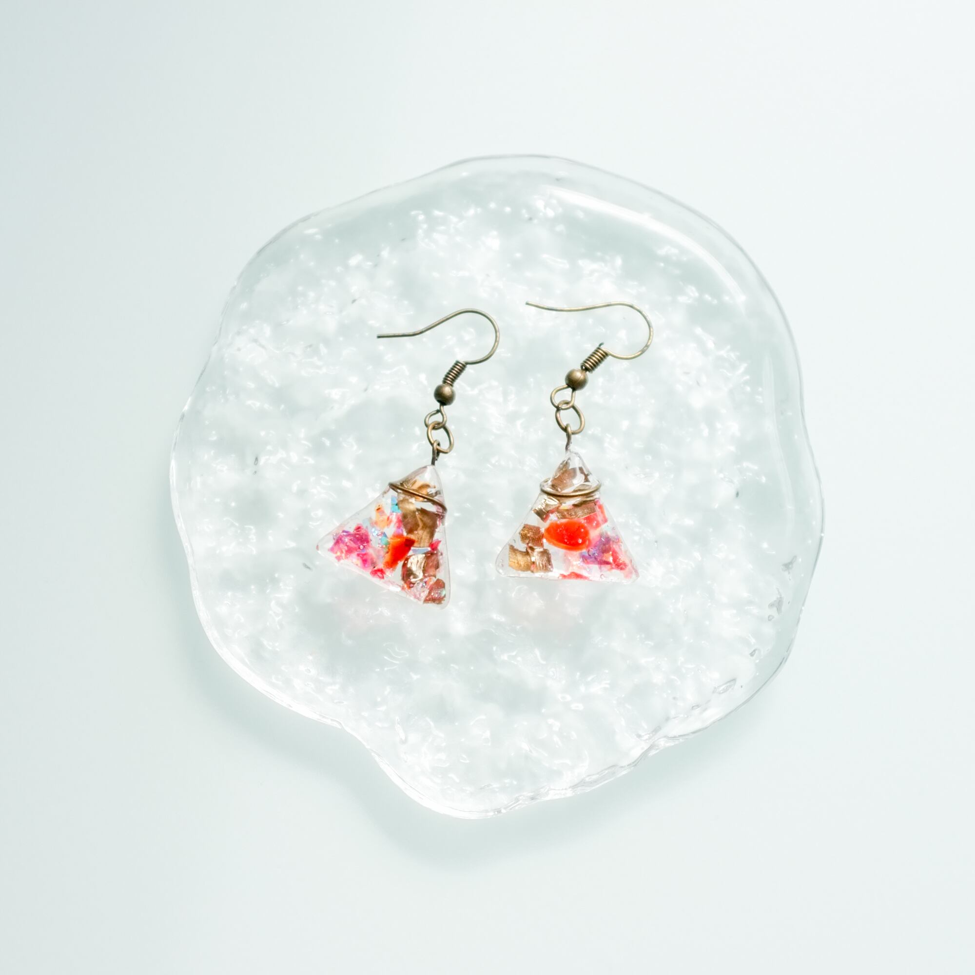 三角シンバルピアス・イヤリング レッド プレゼントにも！[音楽・打楽器好きに♪](P-10)