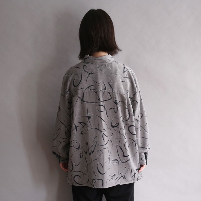 monotone art pattern box silhouette l/s shirt