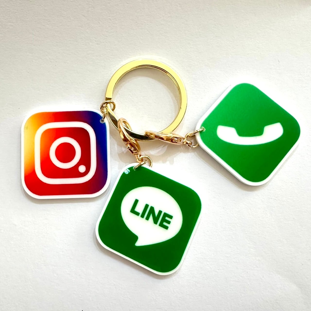 新品 Man 韓国 ポスター スマートフォンタブ キーホルダー 4点 新品 Man 韓国 ポスター スマートフォンタブ キーホルダー 4点