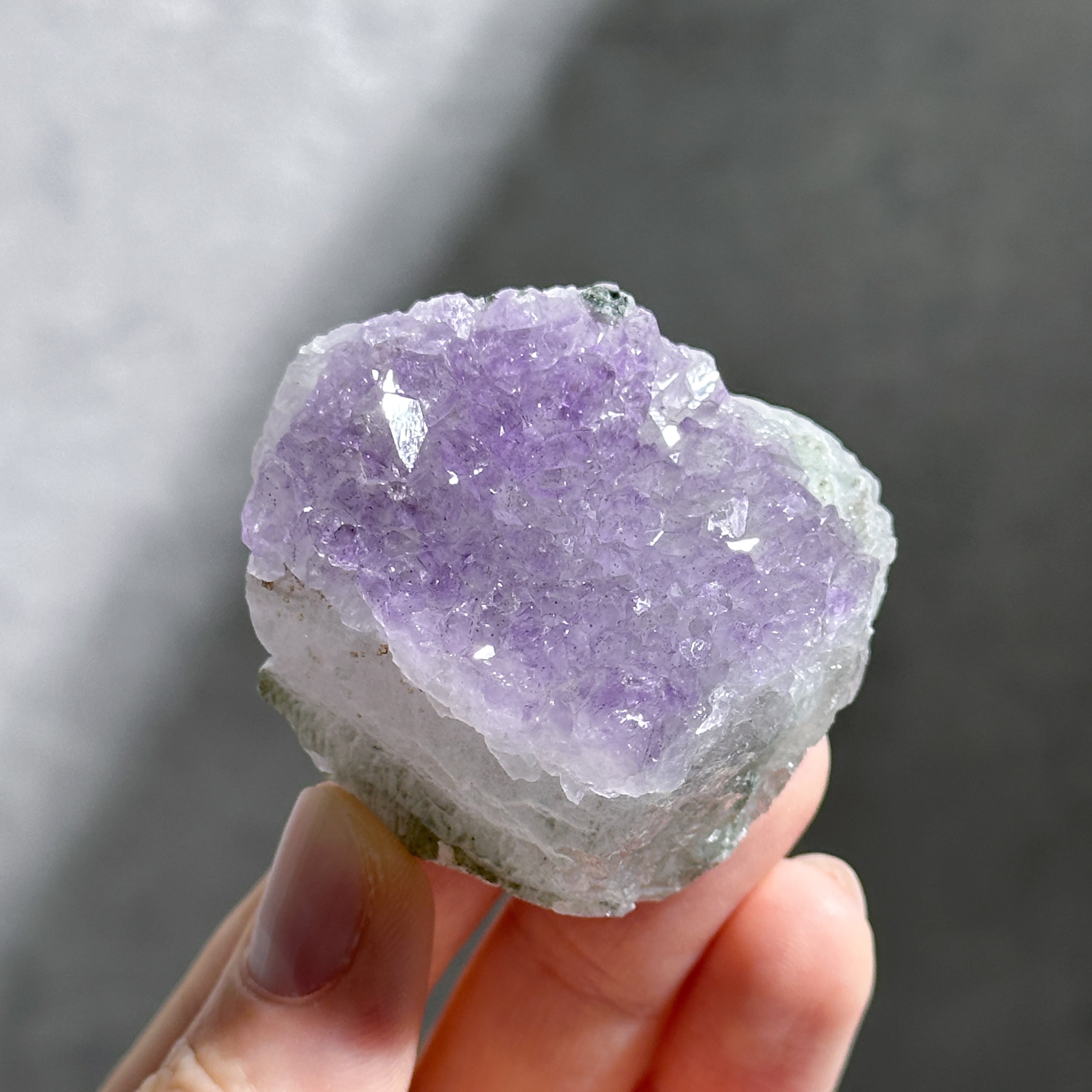 アメジストクラスター　台座付き　2kg パワーストーン 天然石アメジストクラスター アメジストクラスター 台座付き 2kg