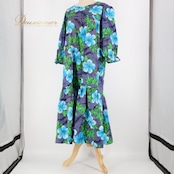 フラダンス 衣装 ワンピース ドレス ネイビー系 ハイビスカス柄 ハワイアンプリント アロハ レッスン 練習 八分袖 フリル 鮮やか 華やか かわいい おしゃれ 上品 大人っぽい ブルー系 グリーン系 紺 水色 緑 フラ ダンス リゾート エレガント フェミニン ゆったり