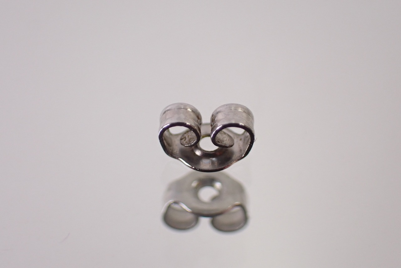 タンザナイトピアス　約4mm　[D9-122]
