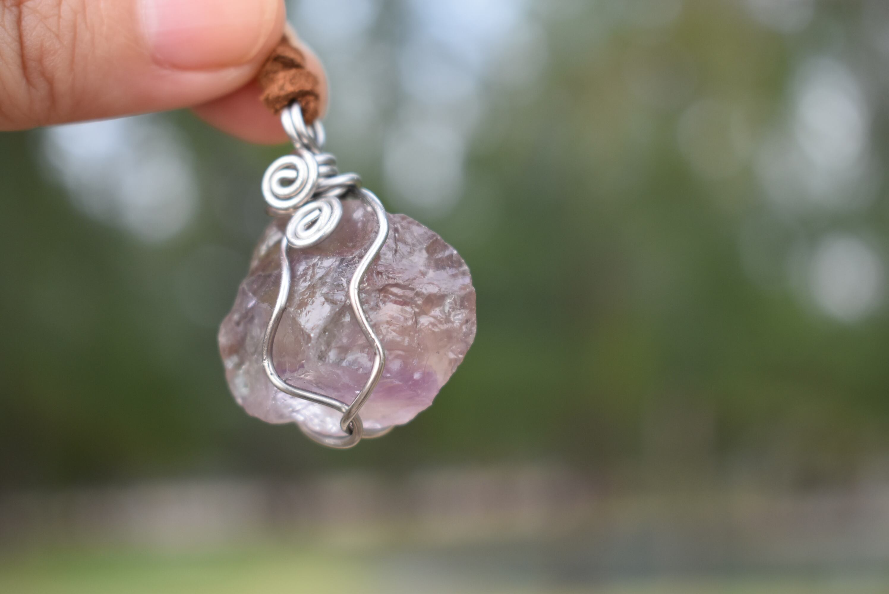 透き通る原石★アメジストワイヤーワークペンダント