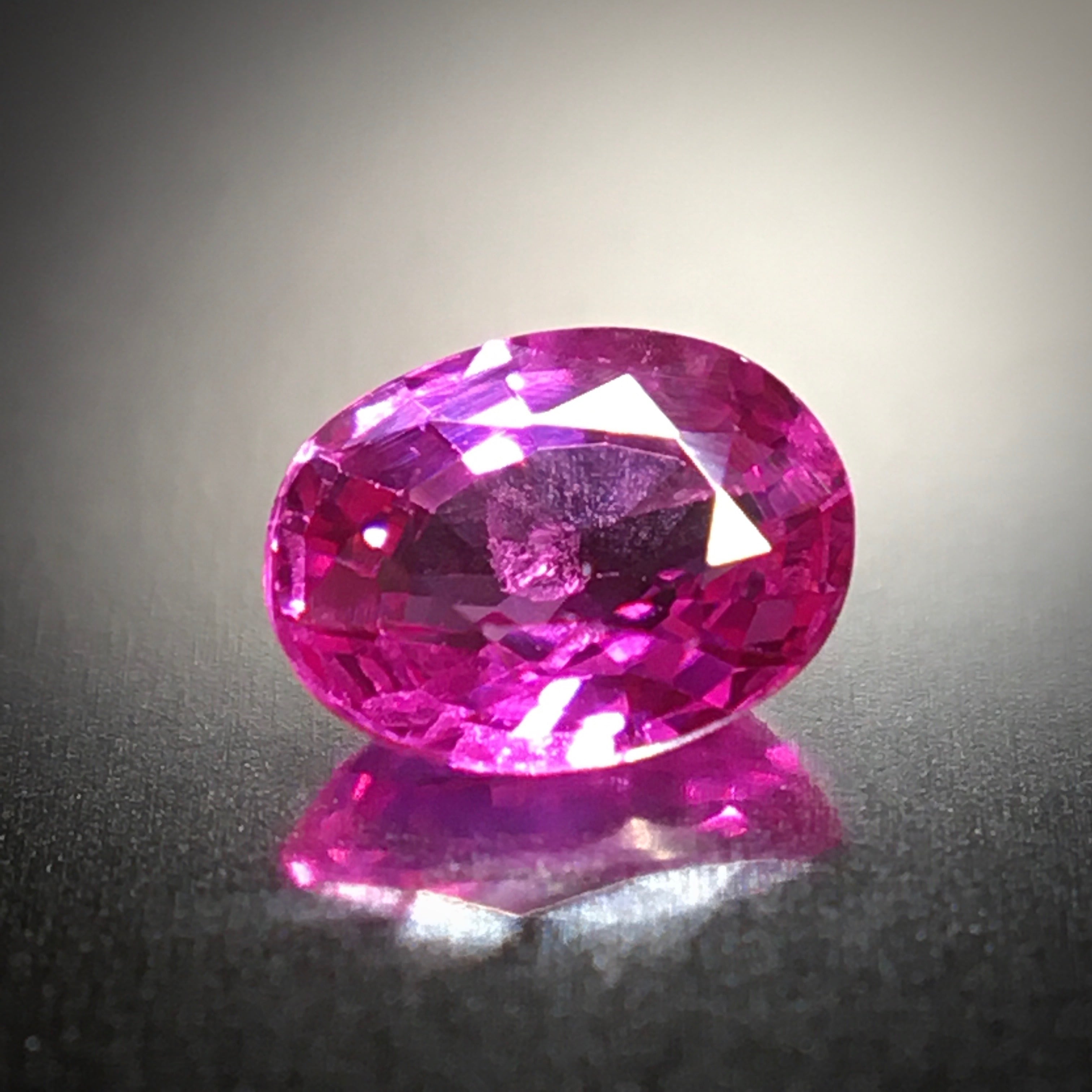 脳裏に焼き付く”ネオンカラー” 0.2ct UP 天然 ホットピンクサファイア