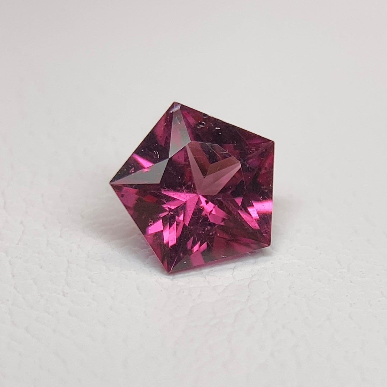 ロードライトガーネット 0.580ct 赤紫色 簡易ソーティング付き r-0383