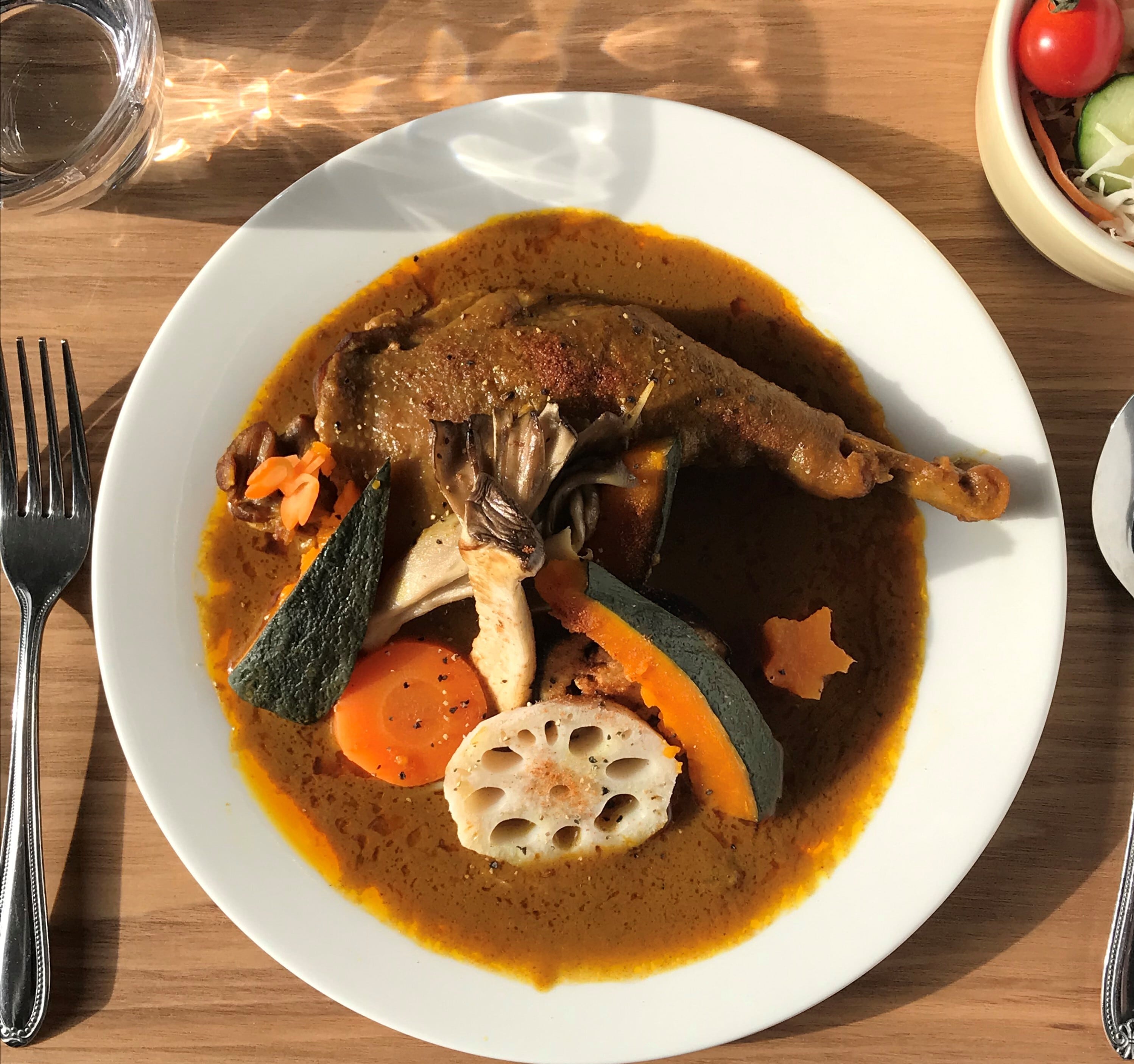 チキンレッグ×カレー】六ツ美のあの肉カレー スパイシー味（辛口） 1