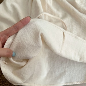 秋シンプルなパッチ付き純色ワンピース