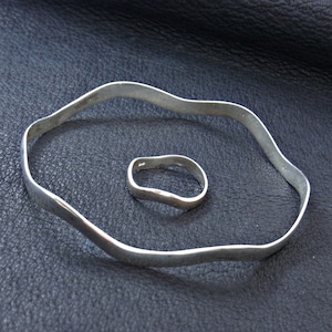 ウェーブ バングル＆リング シルバー925 指輪 刻印入り シンプル 女性 プレゼント I24I26