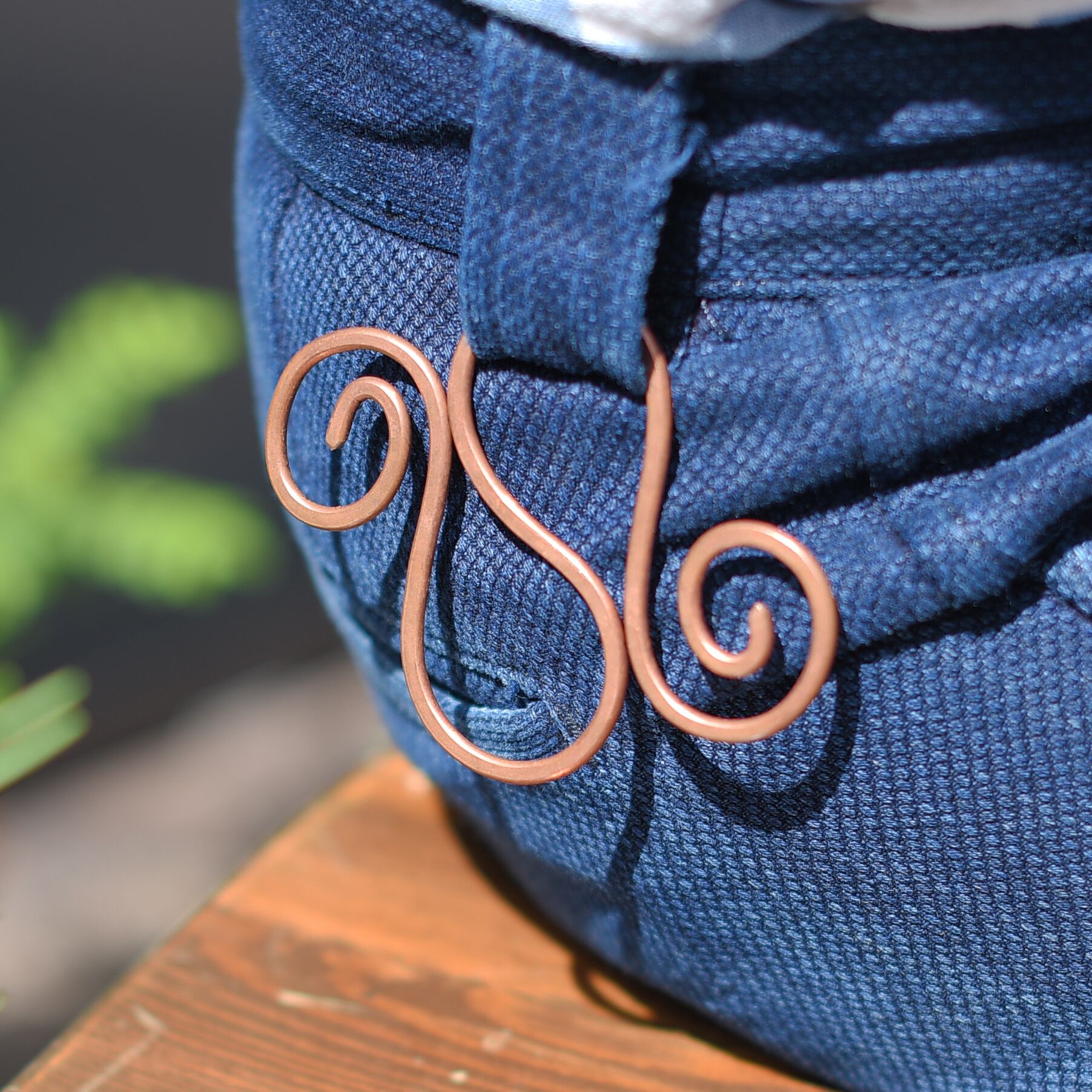 昔の帆掛の彫金彫りの入れ物。 昔の帆掛の彫金彫りの入れ物。