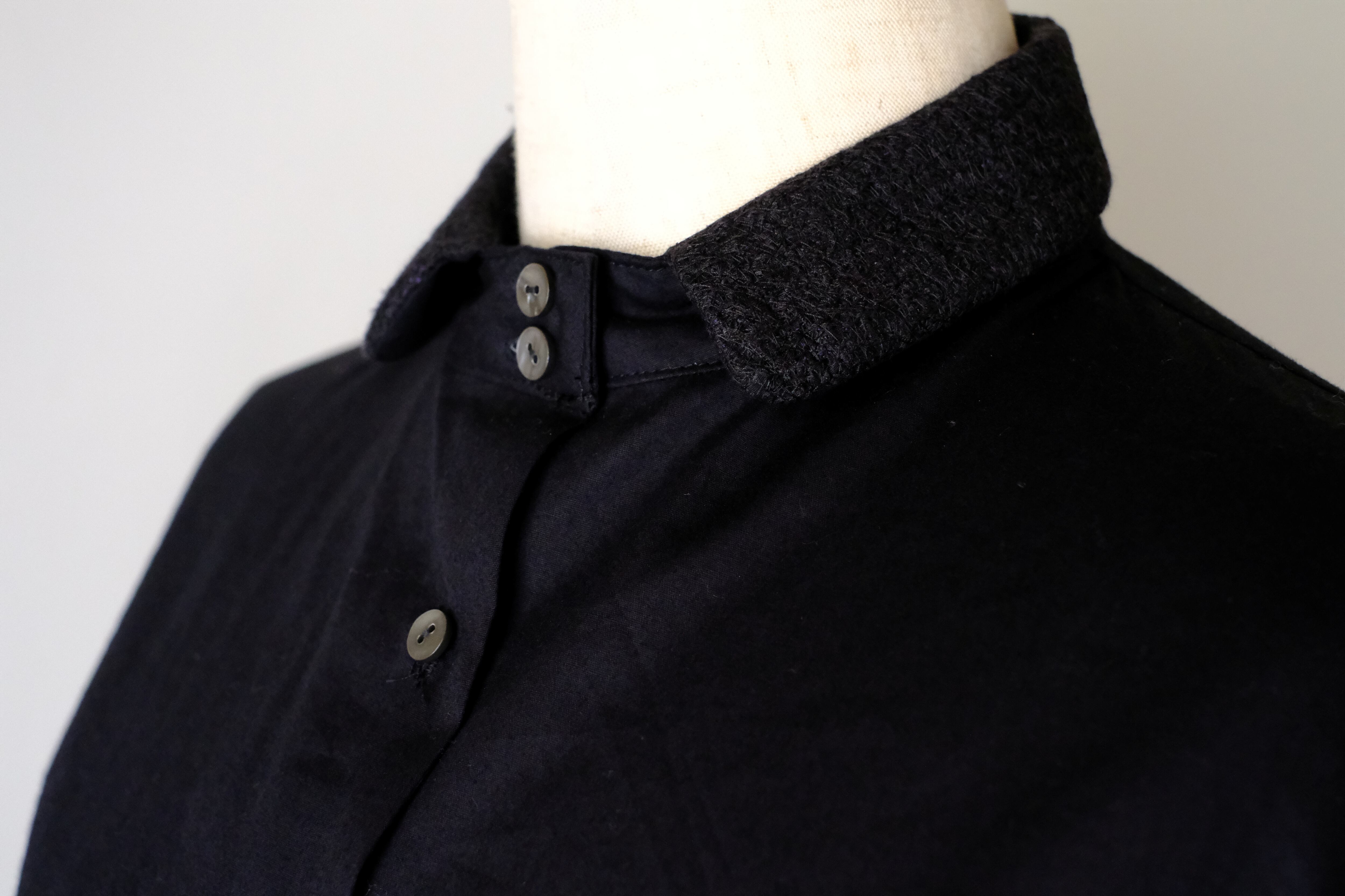 長袖スタンドカラーブラウス (黒/刺繍無)