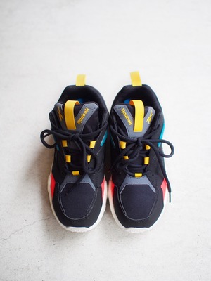 【Reebok】neon-piping dad sneakers