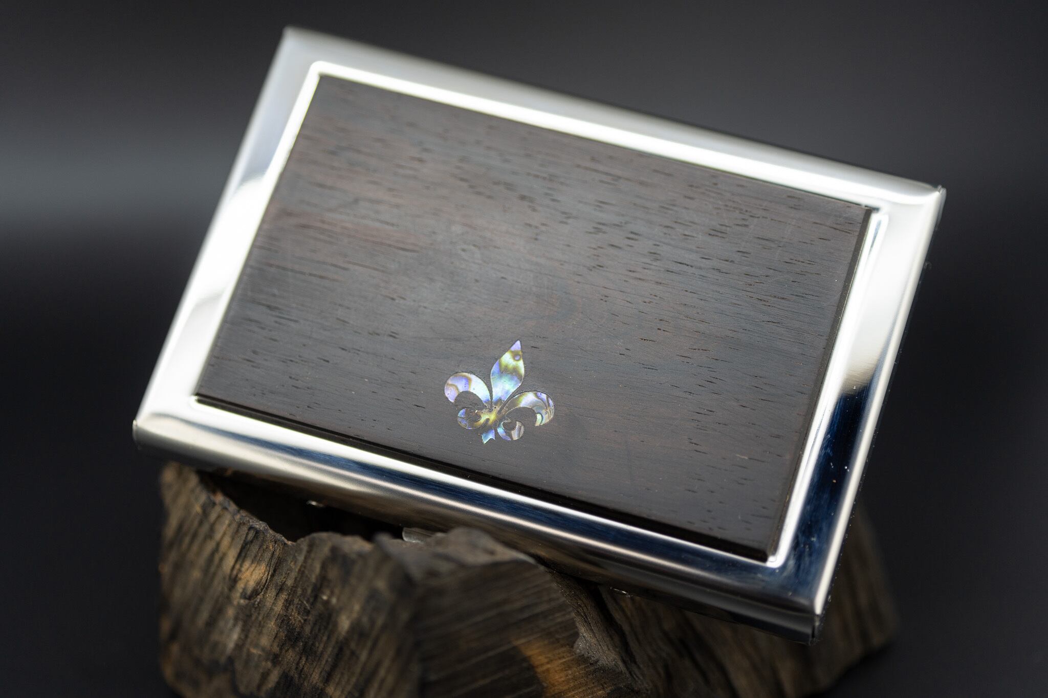 ※【音楽業界屈指の銘木】 ハカランダ カードケース silver フルールドリス 象嵌