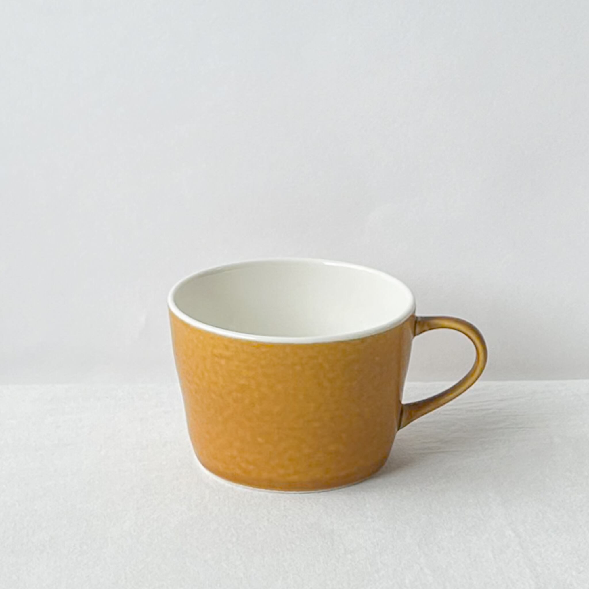 bico カップ＆ソーサー【キャメル】 | Kamani | 多治見で営む 美濃焼器