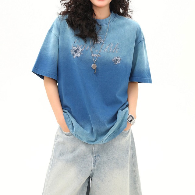 グラデーションフラワーモチーフレタリングTシャツ 2col R02510