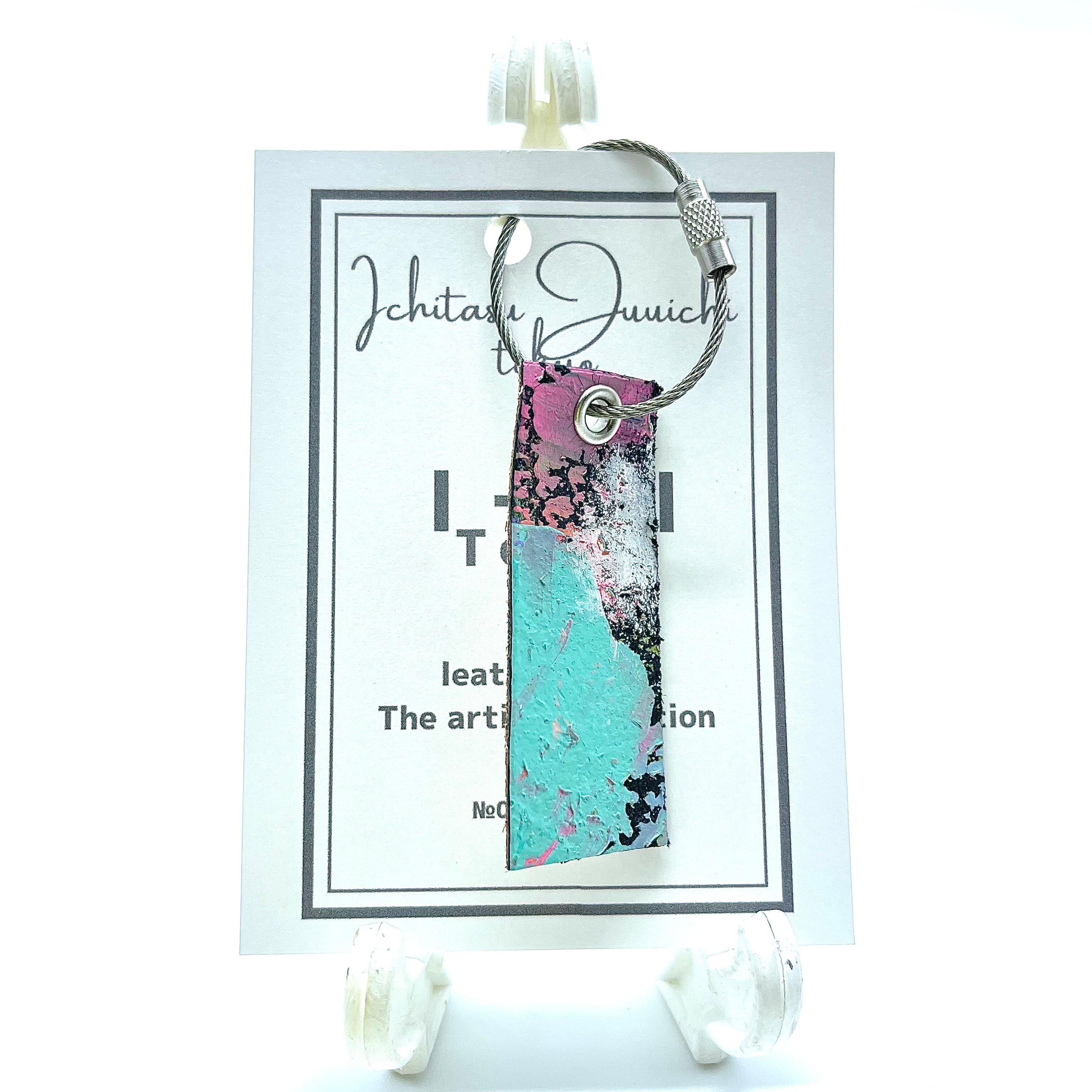 革キーチャーム　1/3ピンクと2/3の水色　本革