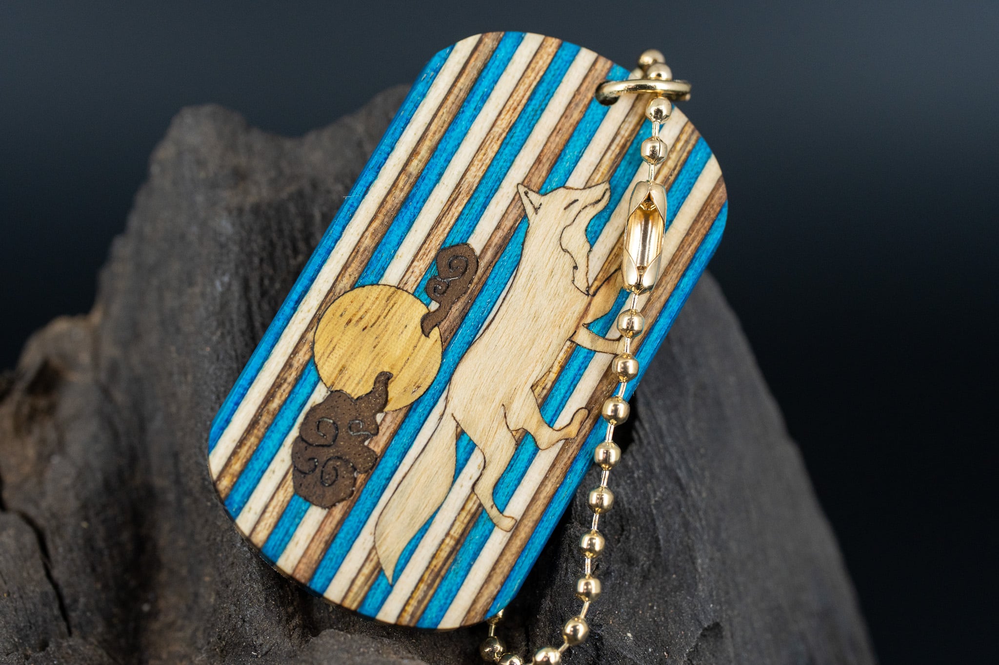 【 北欧の白銀 】バーチ 寄木 ドッグタグ 象嵌 十五夜きつね