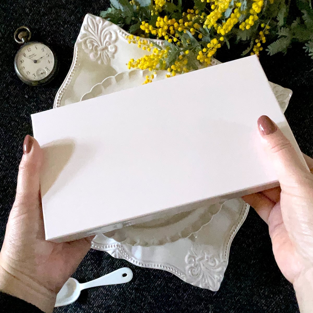 革のミモザ色チョコ長財布（金の包み紙） | キッサ・ティールームス