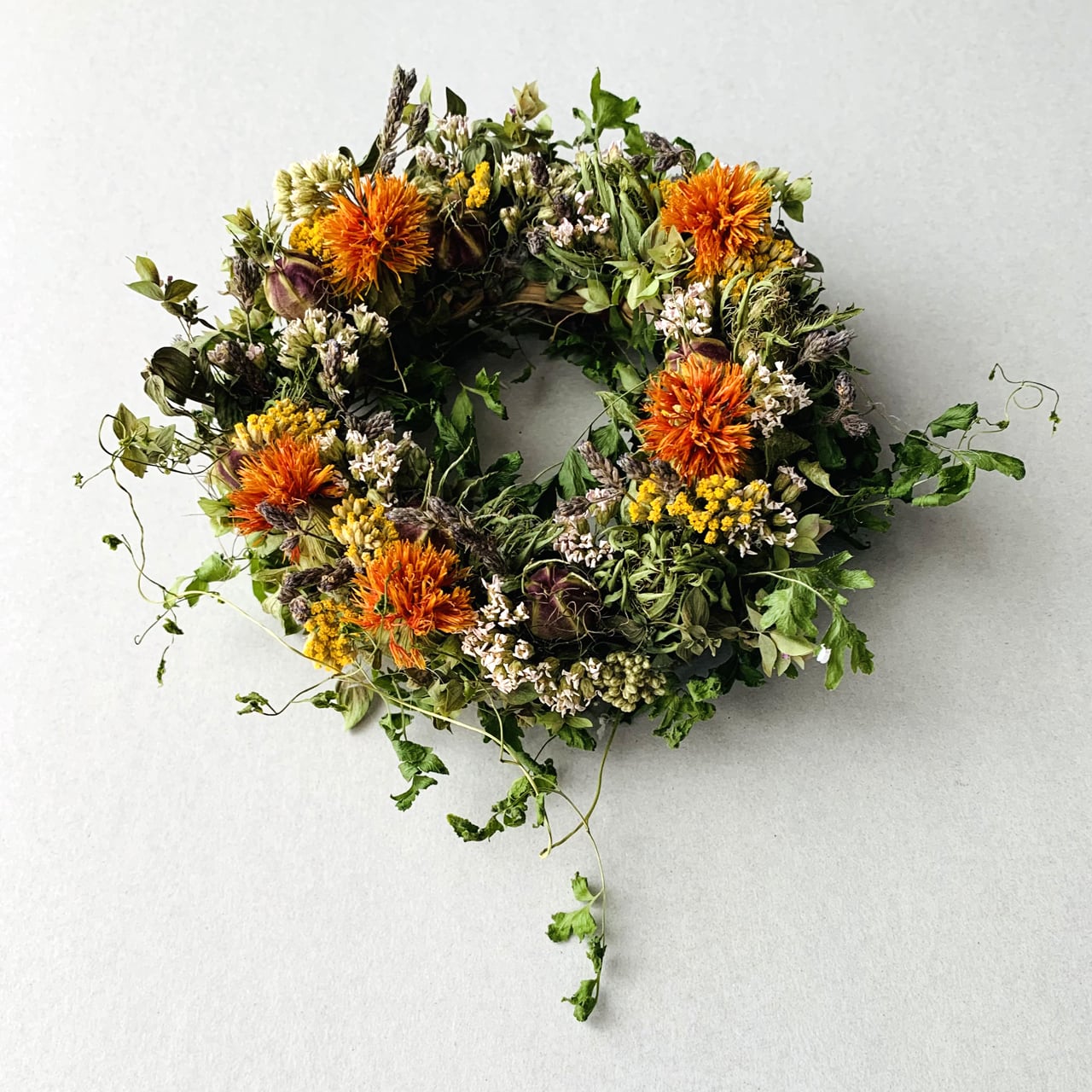 価格の大割引 wiid flowers ユーカリと野花の小さなリース 16〜46cm