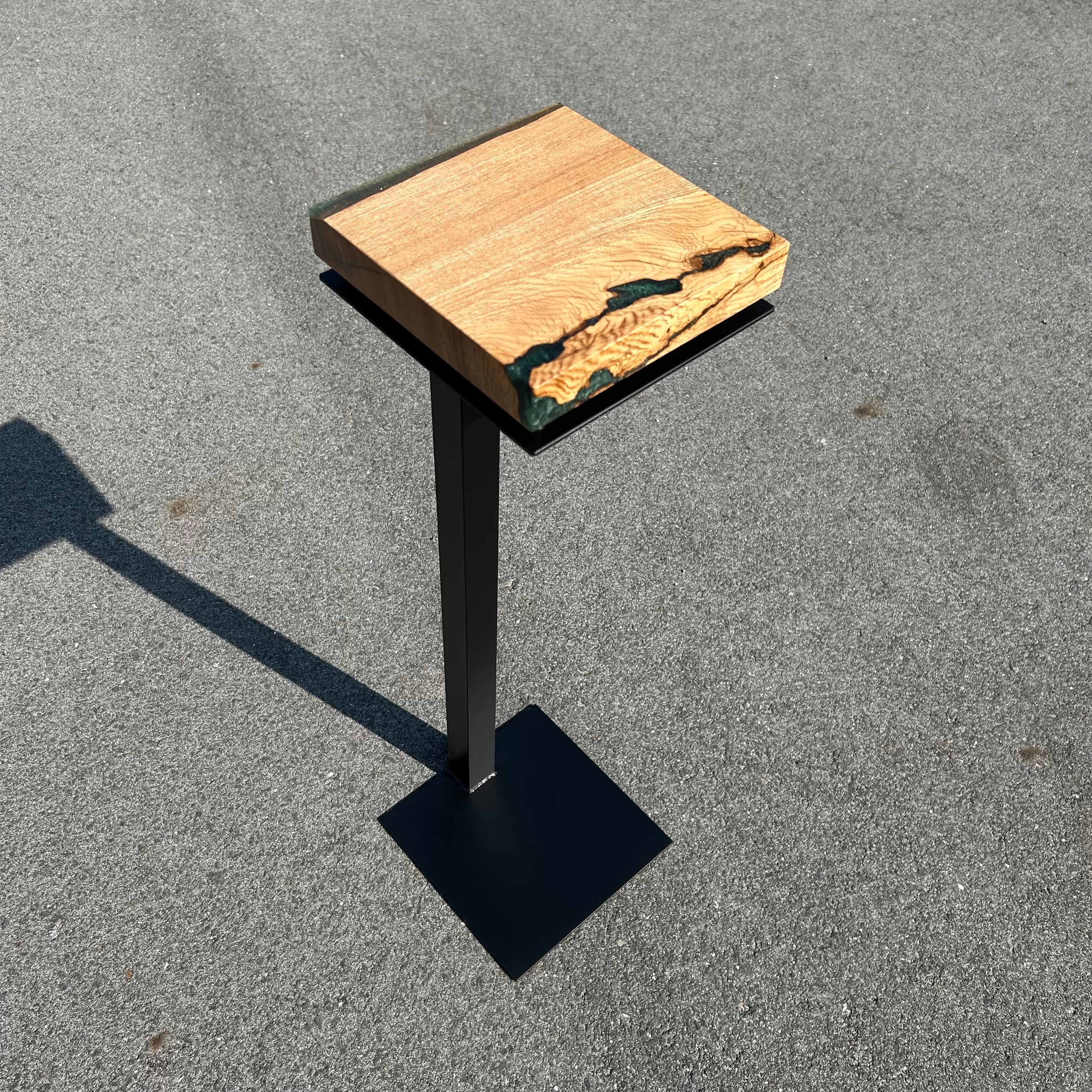 wire.furniture ウッドレジン　台座 wire.furniture ウッドレジン 台座 Wood resin board . . . 旋盤を用い