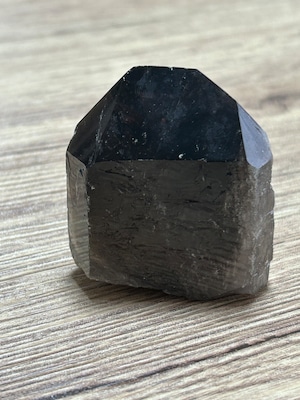 タビュラークリスタル・モリオン水晶ポイント　約111g