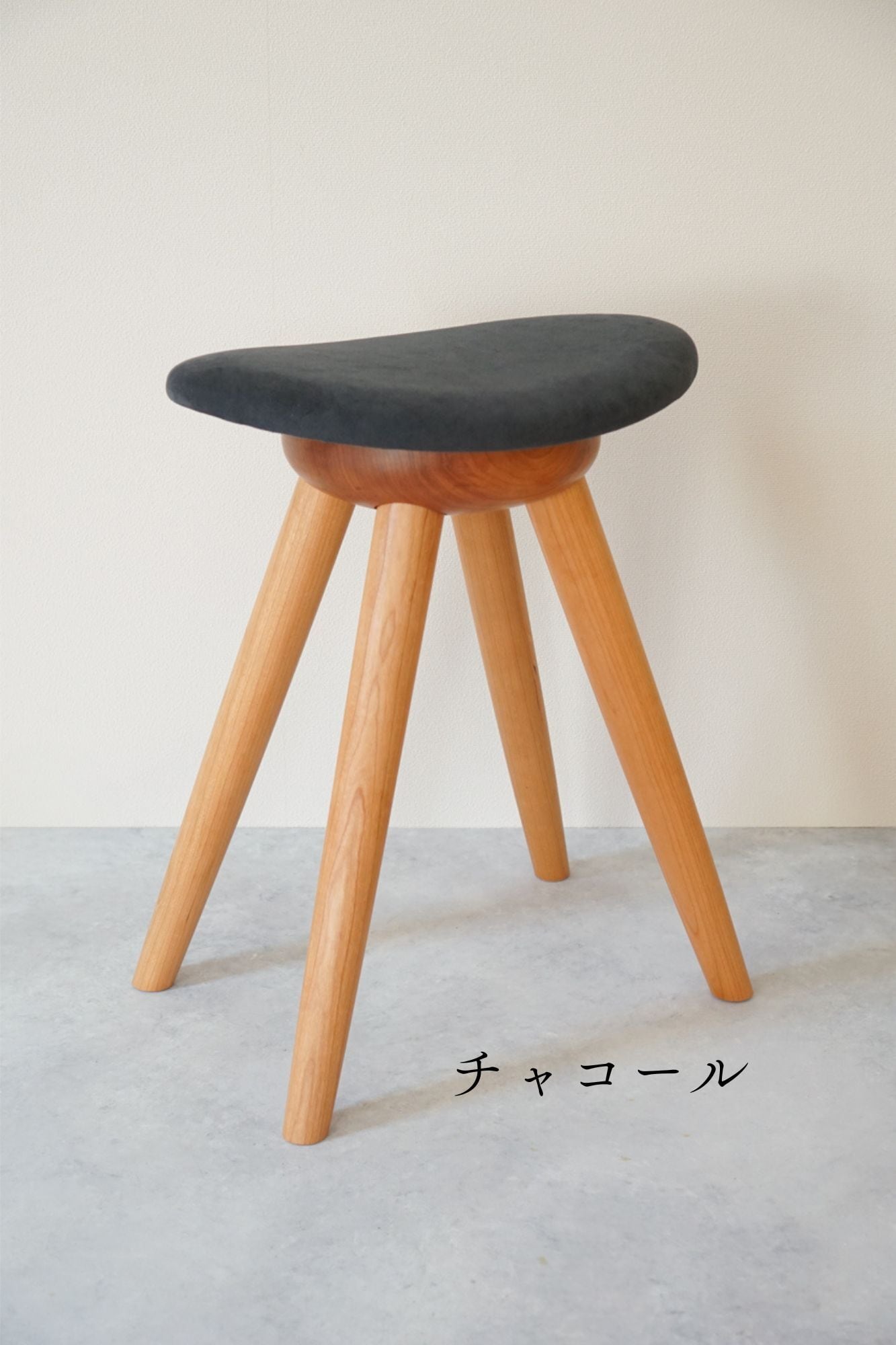 ふくよかなスツール | 木工ふくよか
