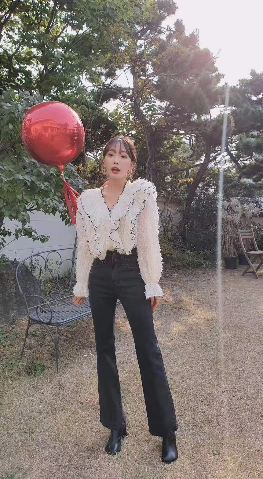 Vネック　フリルブラウス　AJ44170-D02