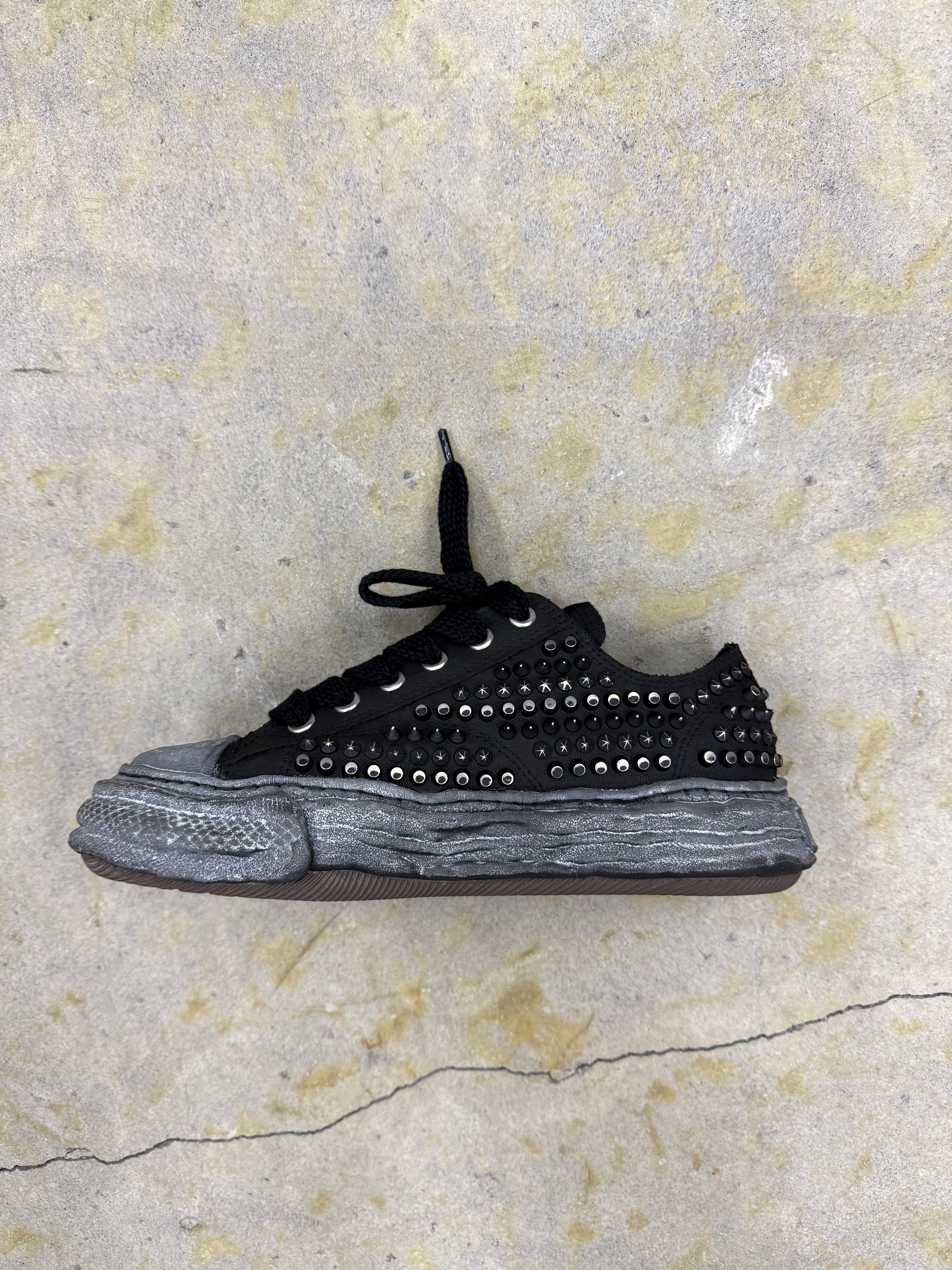 Maison MIHARA YASUHIRO | PTSN23 Studs Low-Top (A15FW721) | BLACK