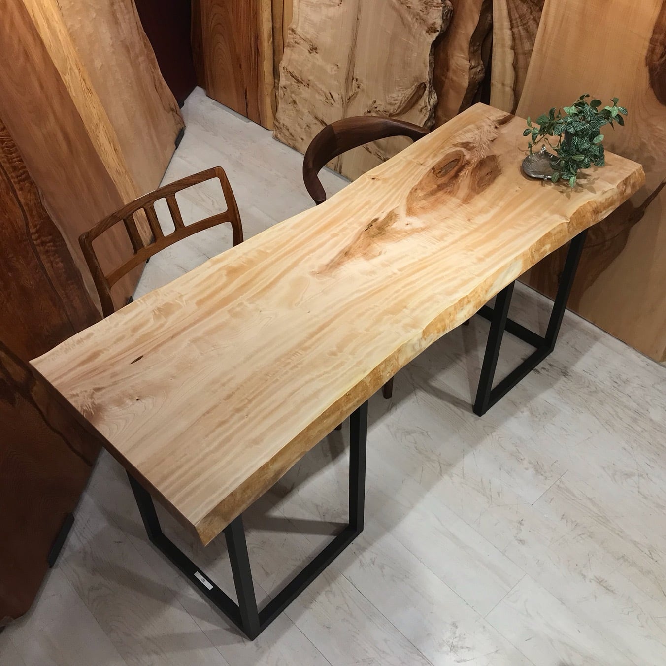 栃（トチ） ダイニングテーブル | 千年家具 - 一枚板 テーブル専門店