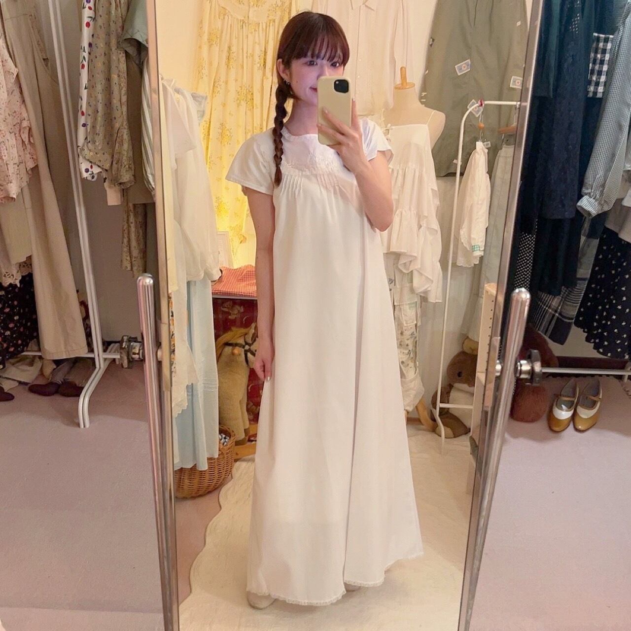 white lace embroidery sleeve less neglige