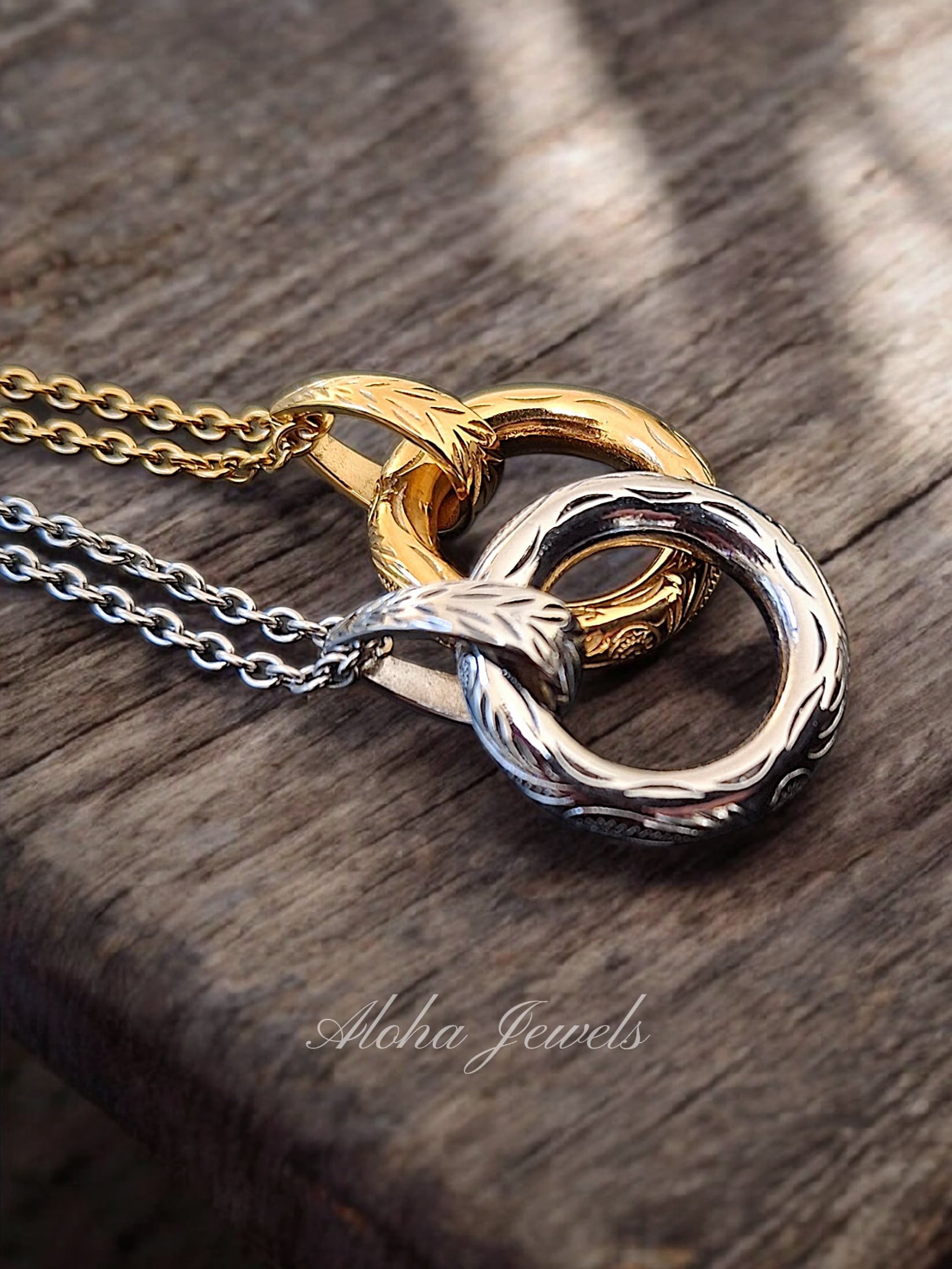Eternal Lei Wave Scroll Necklace – ハワイアンジュエリー ネックレス