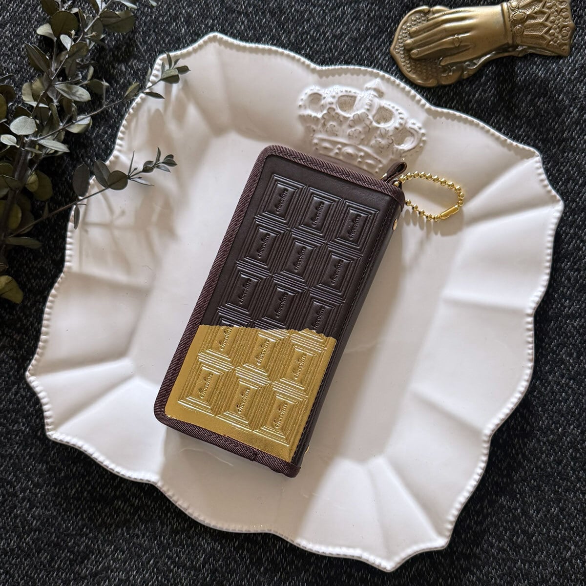 革のビターチョコ・アクスタケース (金の包み紙)