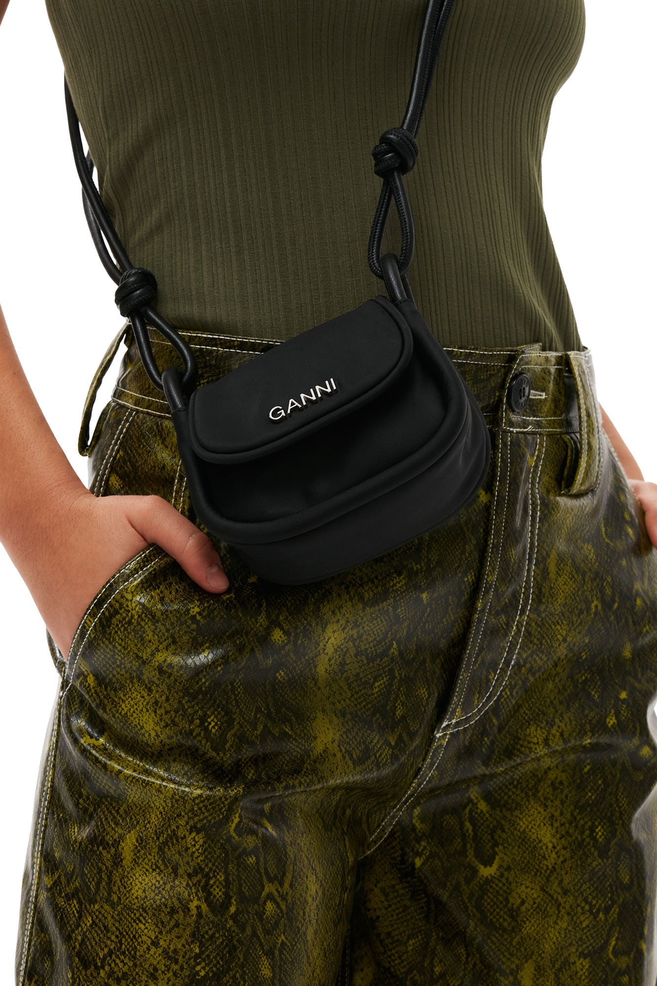 GANNI ガニー / KNOT MINI FLAP OVER BAG | TRENTオンライン GANNI ガニー / KNOT MINI FLAP OVER BAG | TRENTオンライン